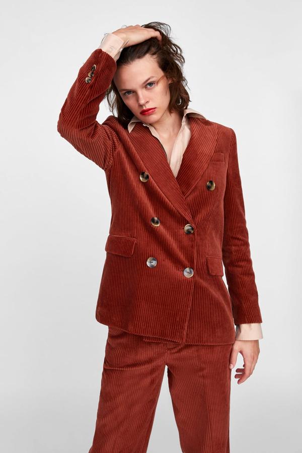 De pana marrón teja, 49,99 euros.