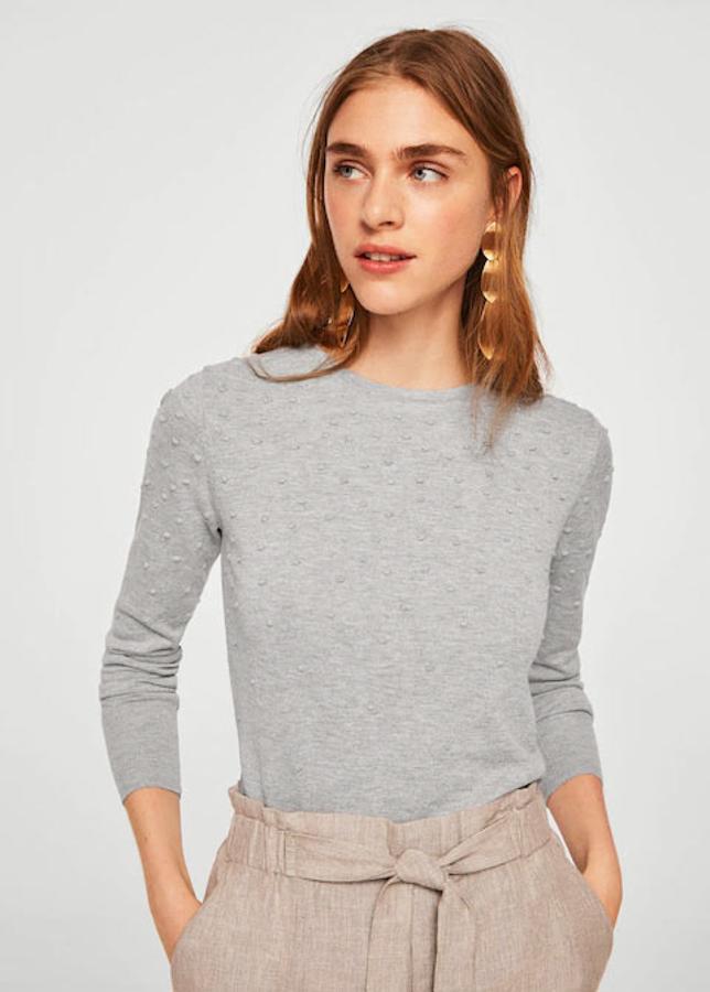 Jersey gris con mini pompones, 15,99 euros.