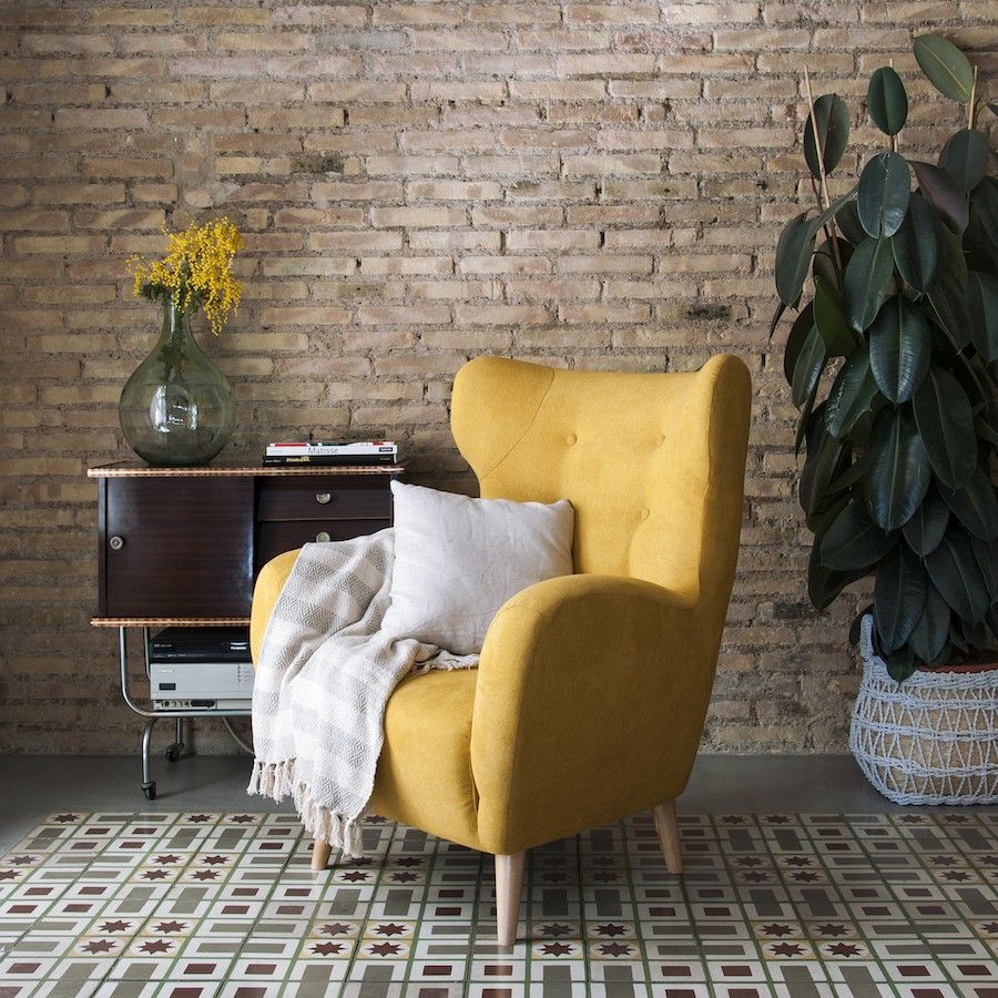 La butaca orejera de inspiración retro pasa de 386 a 349 euros en las rebajas de Kenay Home.