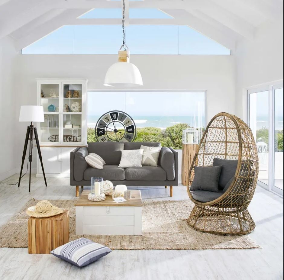 El sofá gris está rebajado de de 649 a 455 euros en Maisons du Monde.