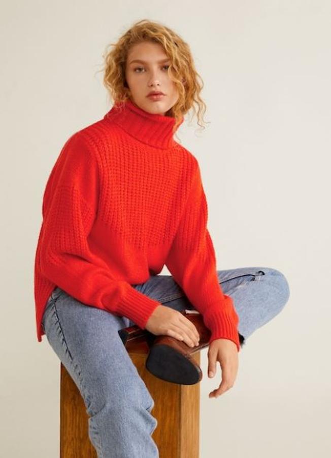 Jersey oversize de cuello vuelto, 17,99 euros.