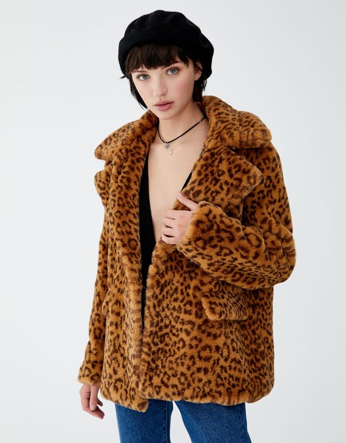 Chaquetón de peluche "animal print", 19,99 euros.