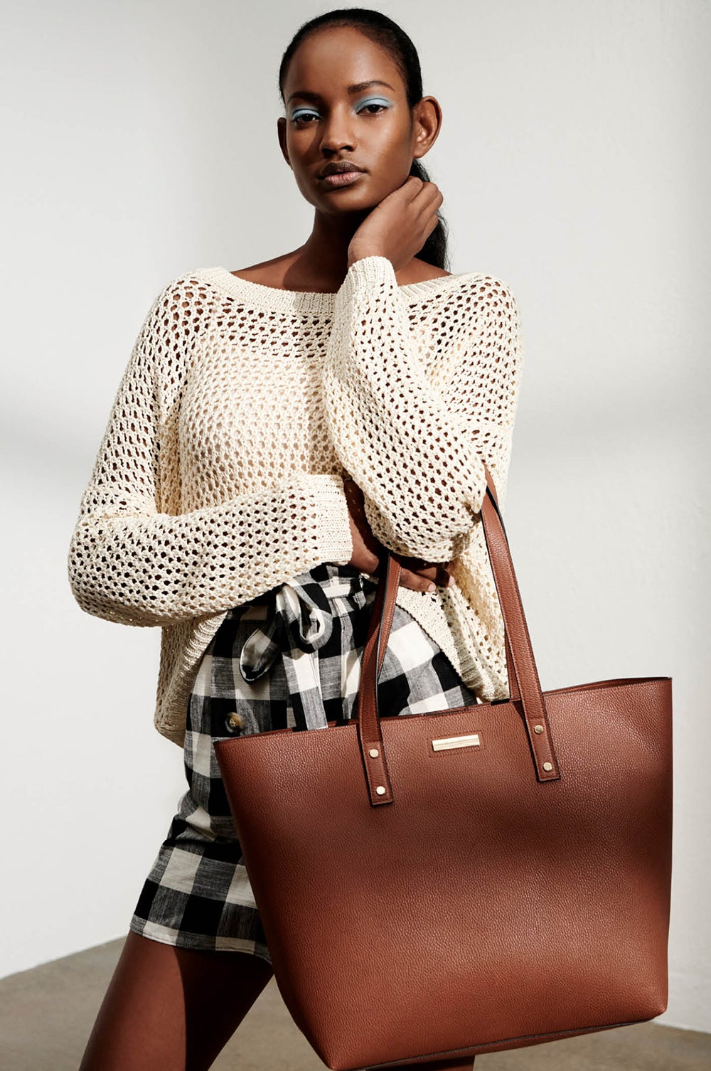 Bolso grande color canela: 10 euros en Primark.