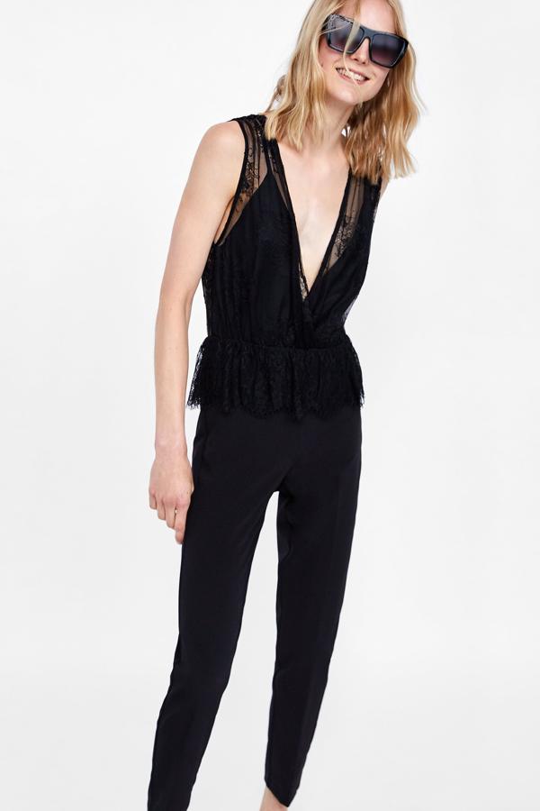 Este mono negro con detalle de encaje pasa de 39.95 a 12.99 euros en las últimas rebajas de Zara.