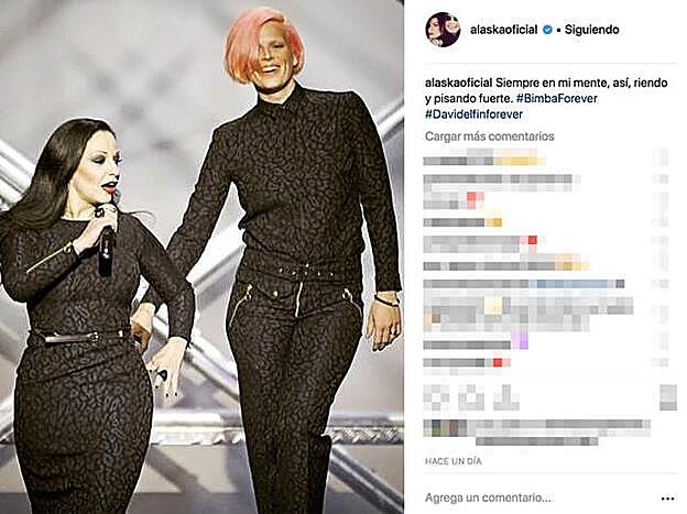 Alaska junto a Bimba Bosé en la imagen que ha usado para recordarla en el segundo aniversario de su muerte.