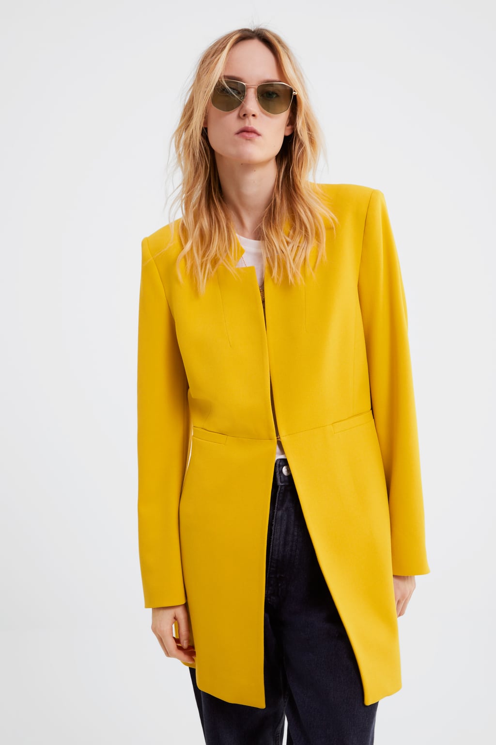 Levita con solapa invertida de Zara: 49,95 euros.