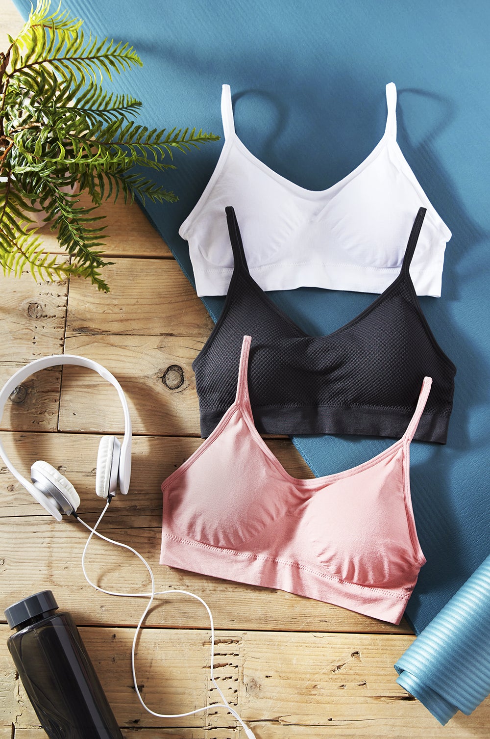 Pack de 3 sujetadores sin aros ni costuras: 10 euros en Primark.