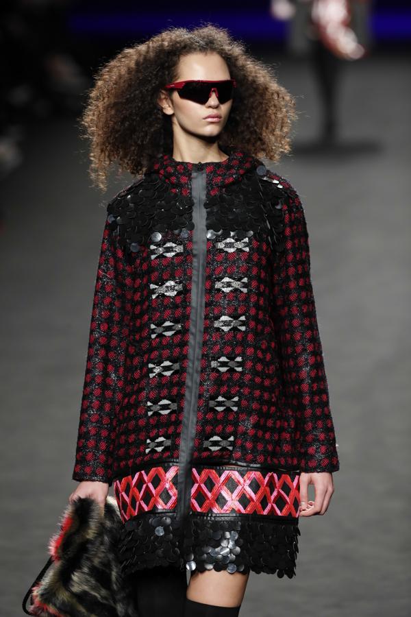 Este original abrigo-vestido de Custo.