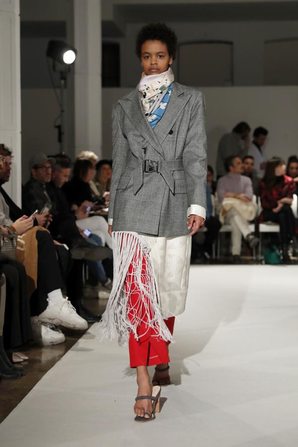 Y, por último, esta chaqueta con cinturón en cuadros Príncipe de Gales de Moisés Nieto.