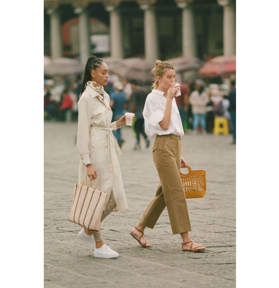 Vestido camisero con cinturón de H&M: 49,99 euros.