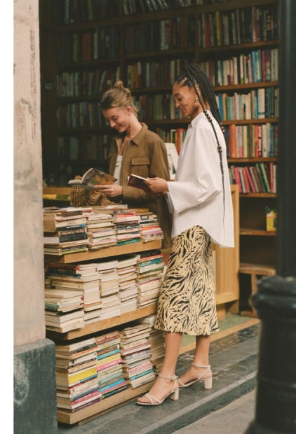 Camisa oversize de algodón de H&M: 34,99 euros.