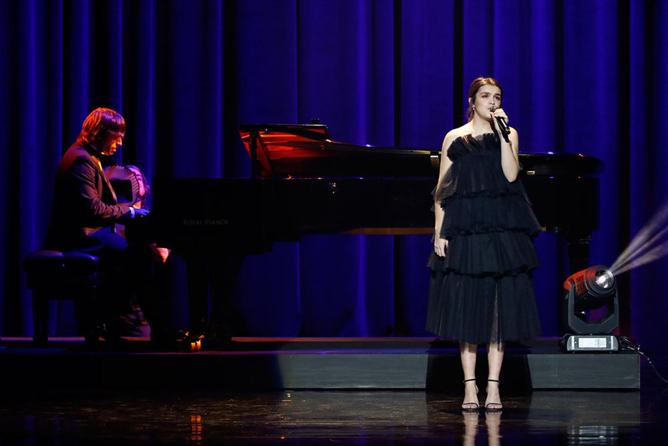 Amaia Romero y Manu Guix en la gala de los Premios Goya 2019.