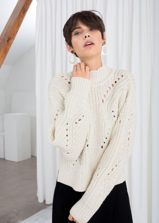 Este jersey de punto y cuello alto es perfecto para tu fondo de armario. Es de &Other Stories y cuesta 41 €. (antes 59€)