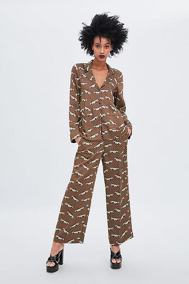 Traje pijamero de dos piezas, de Zara.