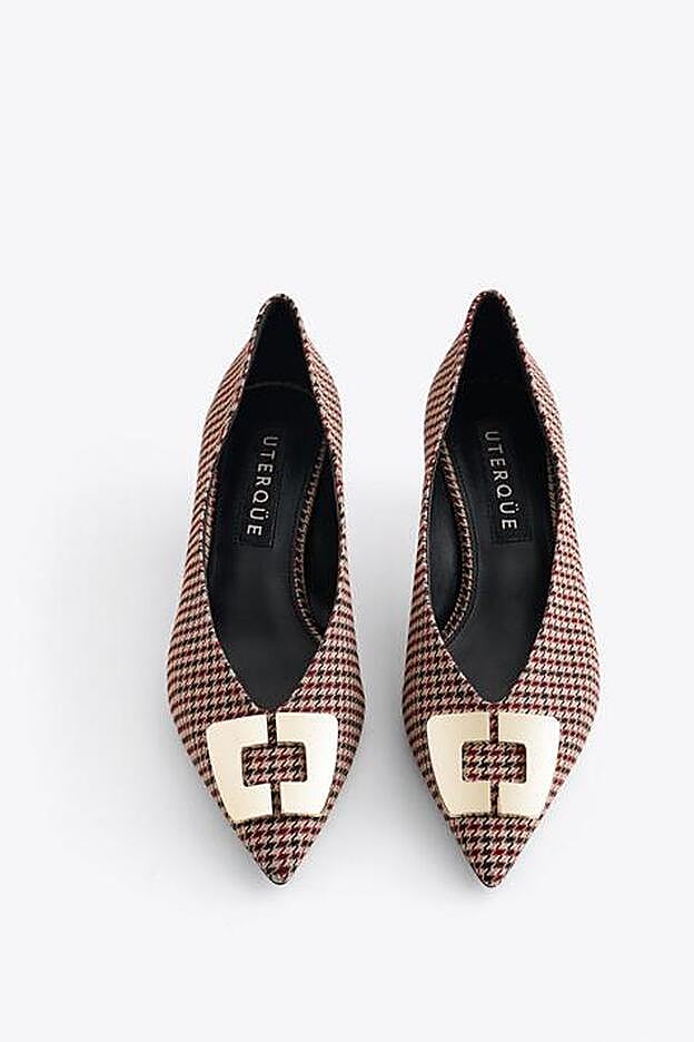 Zapatos de Uterqüe (89 euros).