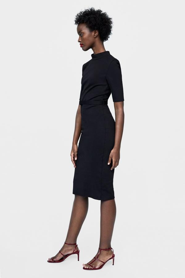 Un vestido negro de silueta lápiz no puede faltar en ningún fondo de armario. ¡Y si cuesta 9.99 euros... mejor!