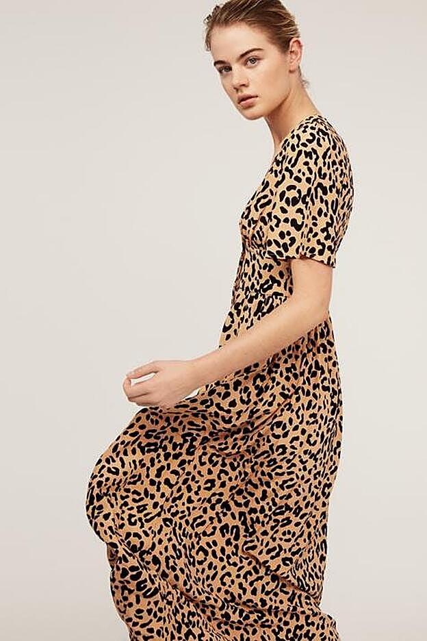 Vestido de Oysho (39,99 euros).