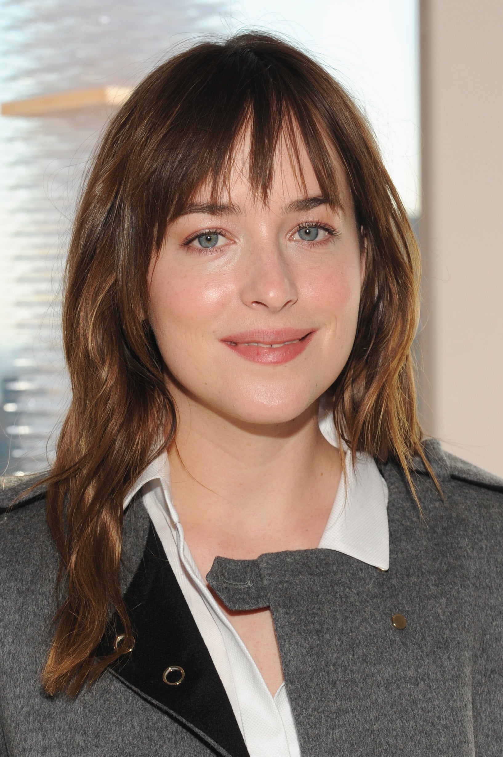 El flequillo desfilado es la mejor para las que no les apetece estar muy pendientes de su cuidado. Su irregularidad hace que no se note si un día no lo llevas perfectamente peinado. Aporta carácter al rostro y es ideal para los cabellos más finos.