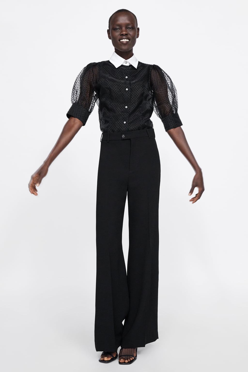 Blusa de lunares combinada: 39,95 euros en Zara.