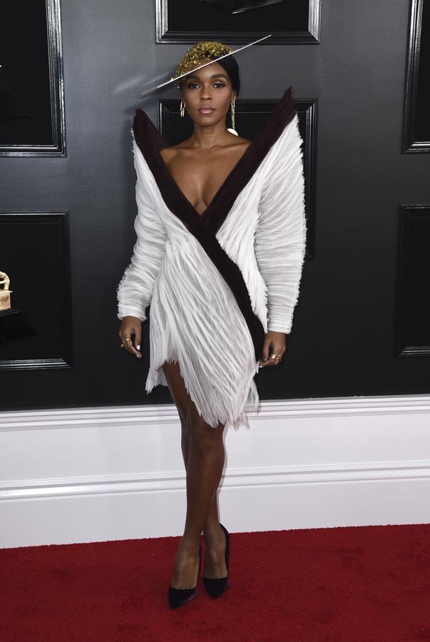 Janelle Monae nunca pasa desapercibida, y los Grammy 2019 no iban a ser una excepción. Eso sí, esta vez sí nos gusta con este arriesgado look de Jean Paul Gaultier.
