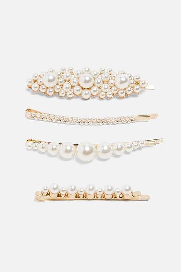 Horquillas doradas con perlas, de Zara.