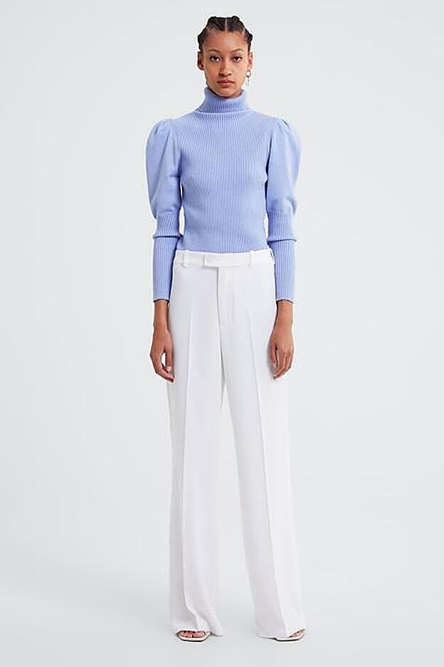 Un jersey que suma cierto aire victoriano gracias a las mangas abullonadas.