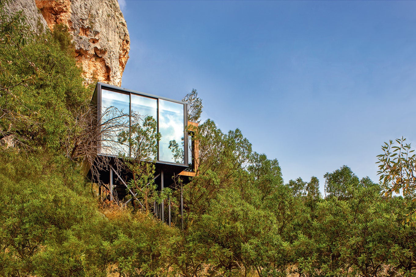 CÓMO IR: el hotel tiene transfers desde los aeropuertos y las estaciones del AVE de Alicante y Valencia. + INFO: escapada con alojamiento y desayuno, masaje y baño de aromaterapia, y cena en el restaurante Vivood, desde 394 euros dos personas. (www.vivood.com)