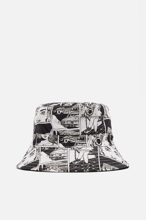 Gorro reversible con estampación de viñetas de Ana Müshell (12,95 euros).