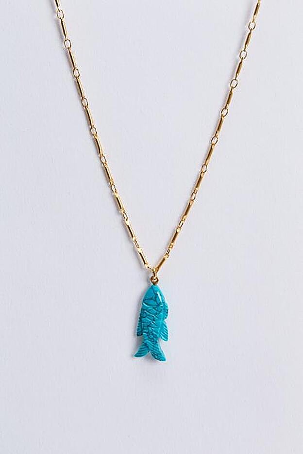 Colgante "Blue fish necklace", de Gimaguas (55€).