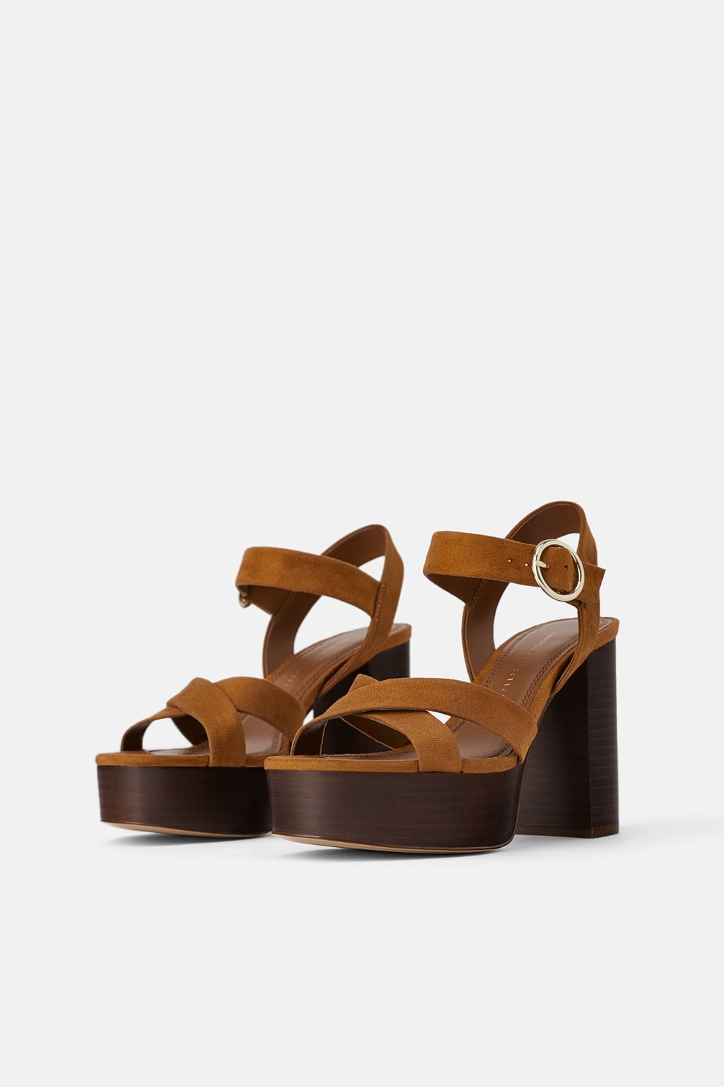Sandalias con tacón y plataforma de madera: 3995 euros en Zara.