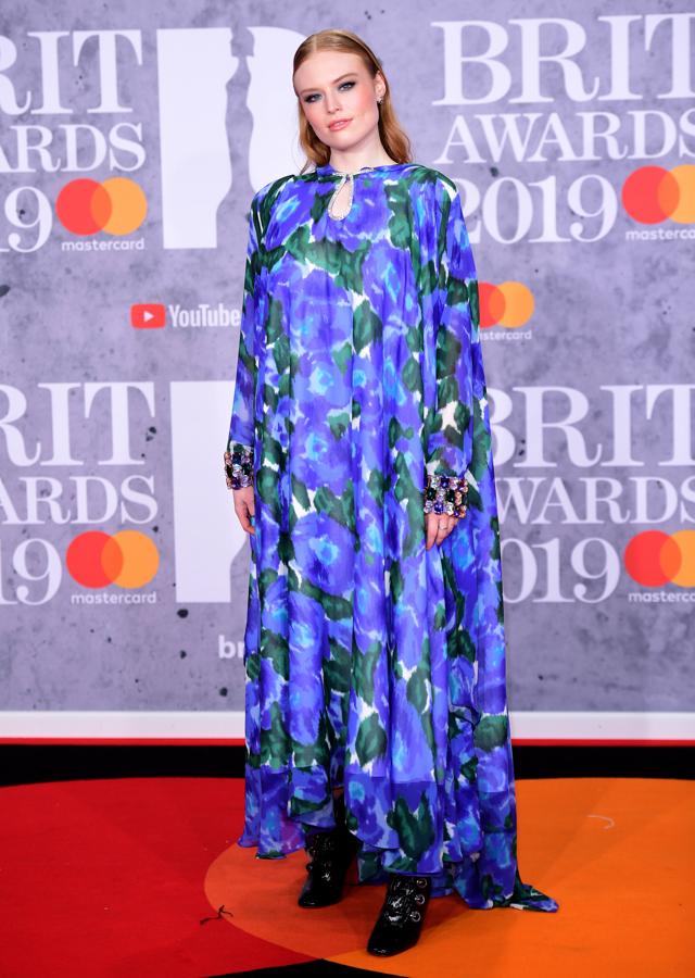 Fotos: Los looks de los Brit Awards que sí y no nos gustaría ver en la alfombra roja de los Oscar