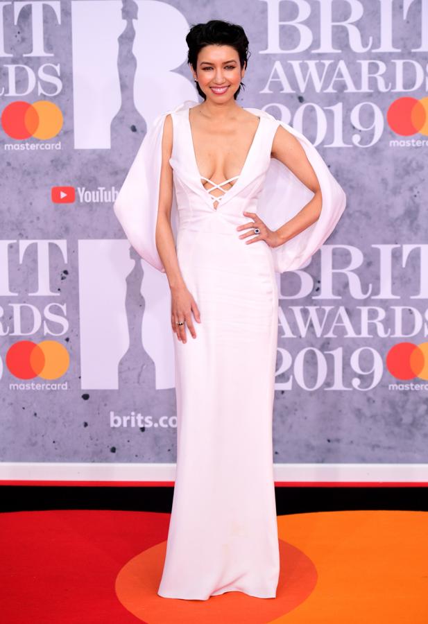 Fotos: Los looks de los Brit Awards que sí y no nos gustaría ver en la alfombra roja de los Oscar