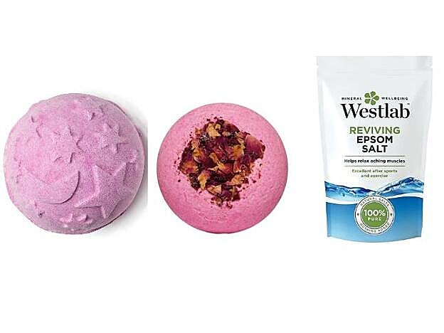 1. Bomba de baño Twighlight de Lush (5,25 €). 2. Ritual of Holi Pinky Promise bomba de baño de Rituals (5 €). 3. Sales de epsom de WestLab (2,95 €), en Lookfantastic.