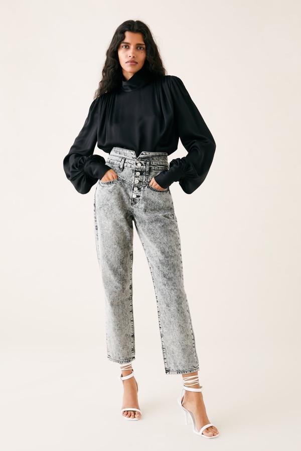 Lavado ácido, efecto lejía, tie dye... Los  vaqueros que se llevaban en los '80 y los '90  vuelven a marcar la tendencia esta primavera.