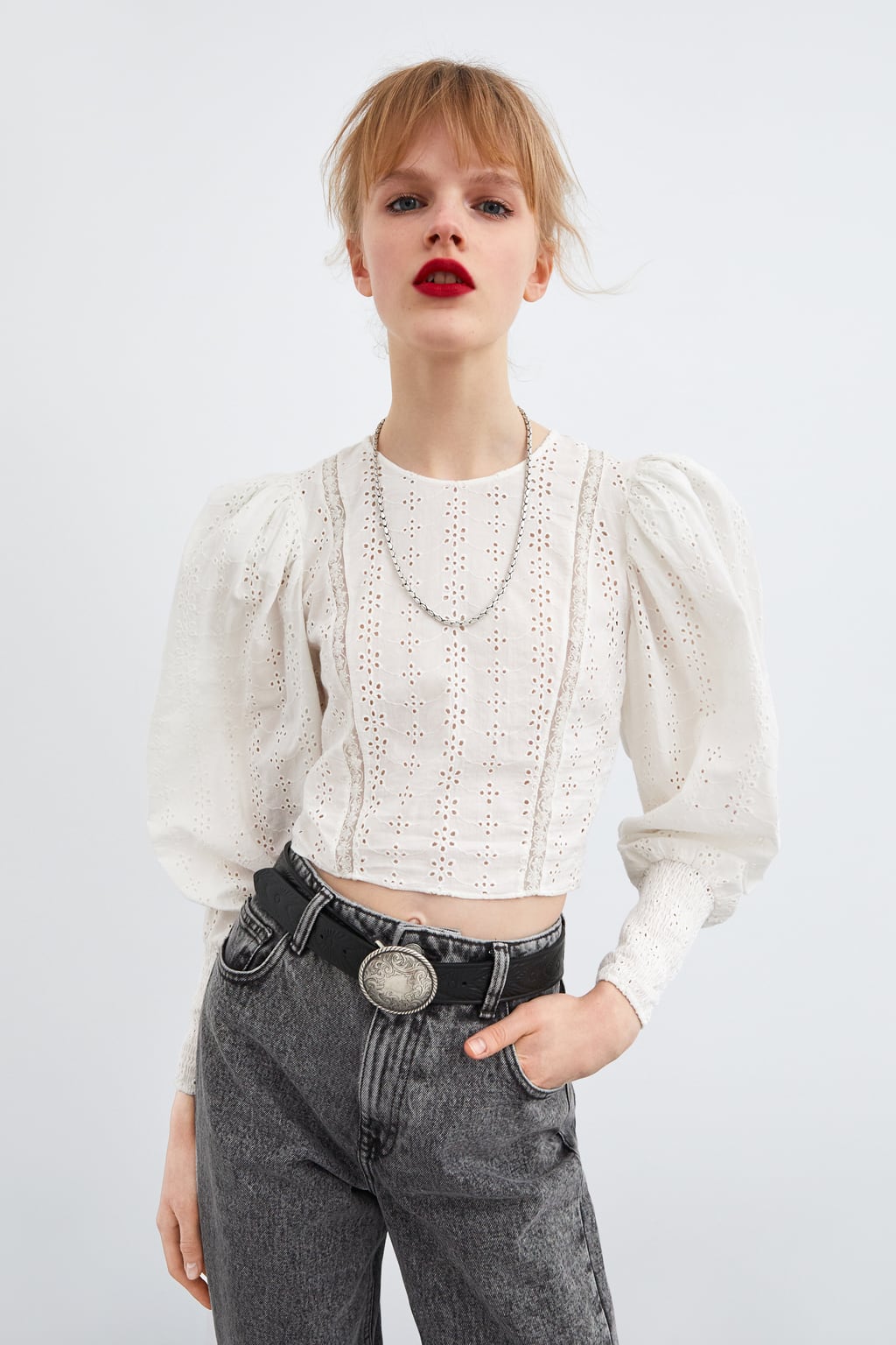 Un básico de fondo de armario que esta primavera se reinventa con toques súper especiales,  como nos enseña aquí nuestra 'Shopping Philosophy' .