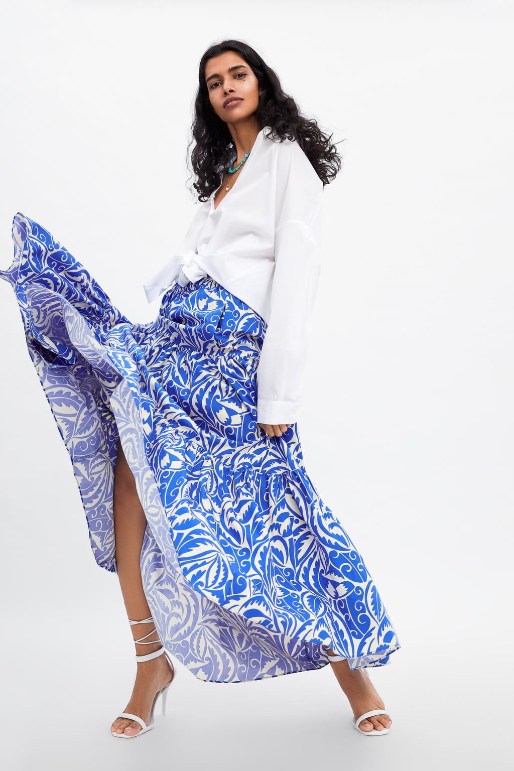 Falda larga con estampado en color azul: 49,95 euros en Zara.