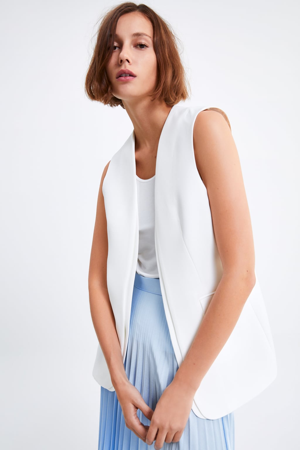 Chaleco color blanco roto con bolsillos: 29,95 euros.