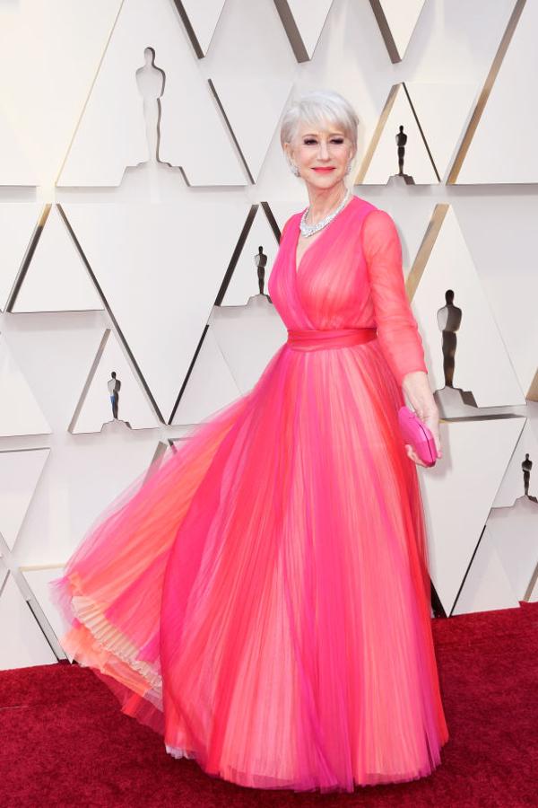 Helen Mirren con un vestido de tul de Schiaparelli.