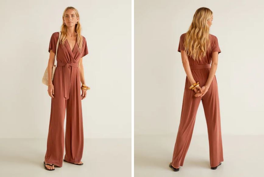 La pata ancha es una de las más elegantes que puede tener un mono largo y con la combinación de este color puedes marcarte un lookazo de estrella. (49,99 euro). Disponible en más colores en Mango.