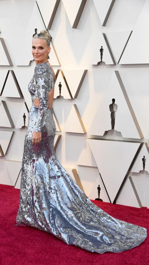 Molly Sims ha apostado por un vestidazo joya de Zuhair Murad en la alfombra roja de los Oscar 2019.