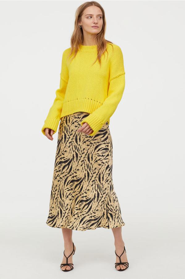Falda de satén con estampado 'animal print'. 39,99 euros.