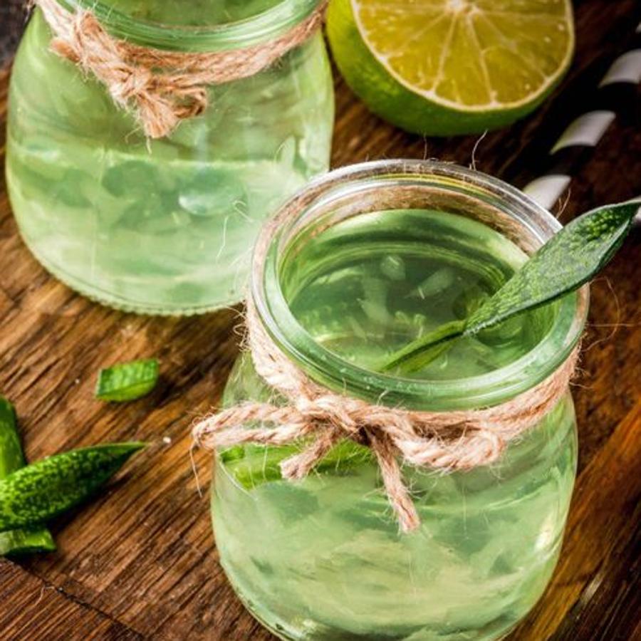 Se trata de una planta  rica en minerales, vitaminas hidrosolubles, aminoácidos y glucomano  con múltiples propiedades: ayuda en la pérdida de peso, regula el azúcar en sangre y es antidepresivo. También se dice que  combate el Alzheimer, el estreñimiento o las varices.