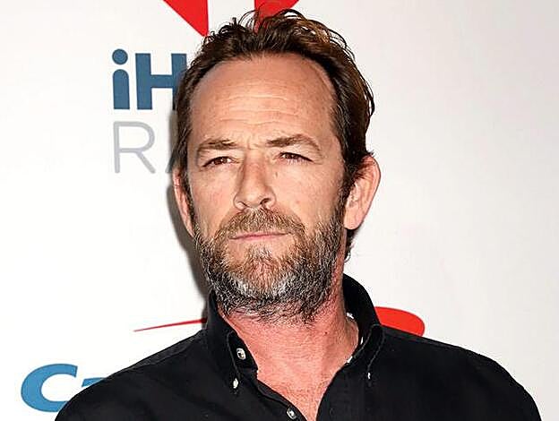 Luke Perry se encuentra hospitalizado tras sufrir un infarto cerebral masivo.