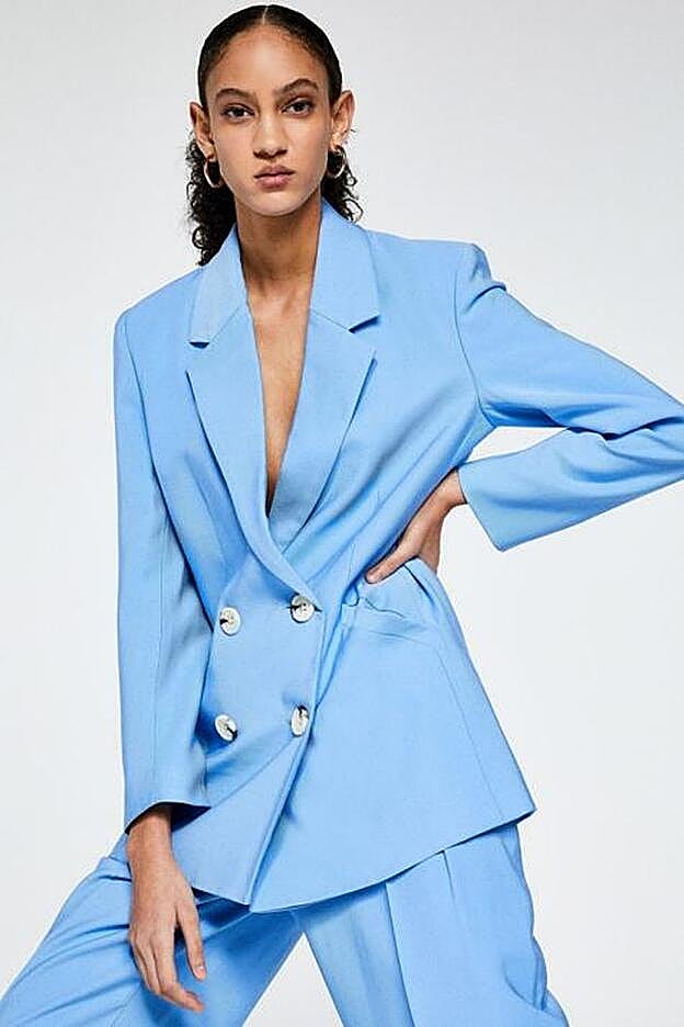 Traje de chaqeuta de tejido "soft", de Sfera.