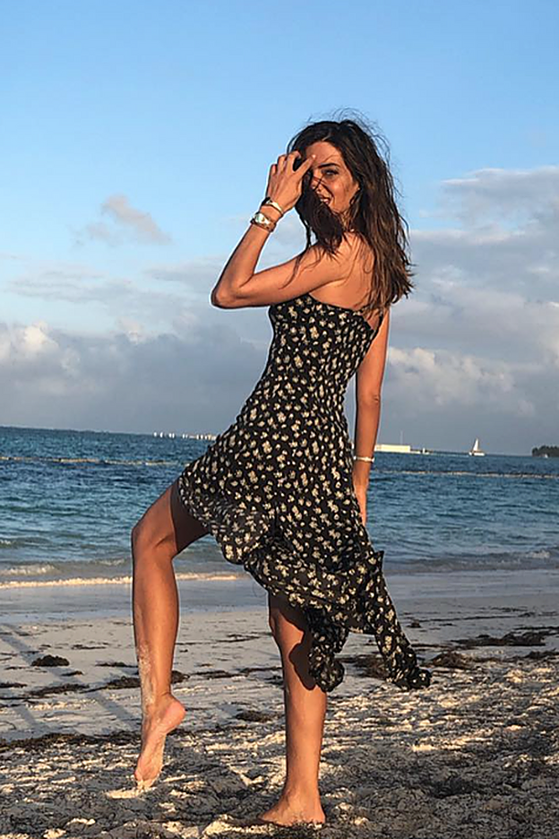 Sara Carbonero en las playas de Santo Domingo.