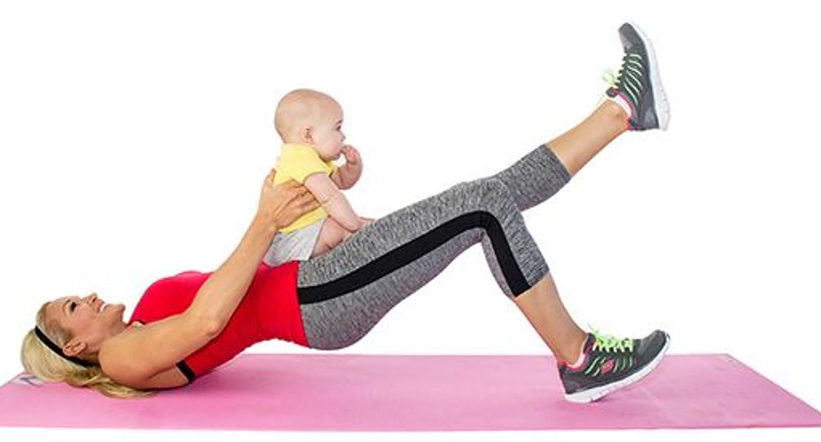 Estirar, fortalecer y dar flexibilidad a los músculos que están detrás de los muslos ayudarán mucho a  la tonificación del cuerpo en general . Con este ejercicio relajarás la espalda: túmbate boca arriba y cóge la punta del pie mientras llevas el talón hacia el techo (25 segundos). Mantén la otra rodilla un poco flexionada y el talón en el suelo.