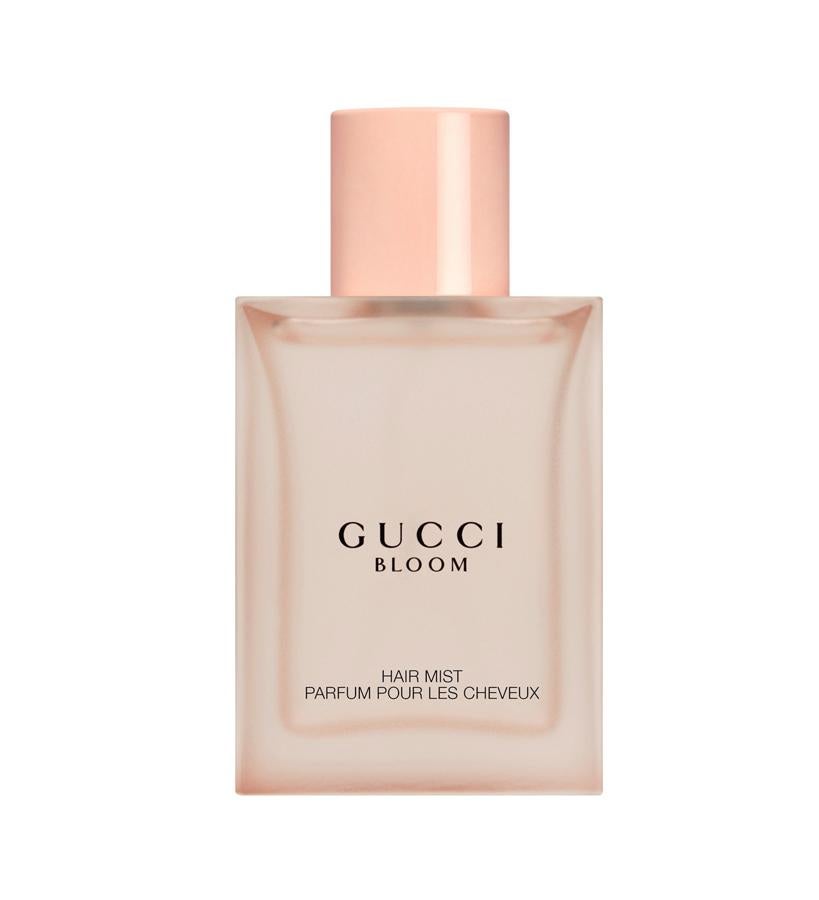 Otro de los grandes perfumes de la casa italiana inspira a esta niebla perfumada para el cabello con efectos duraderos. Sus notas naturales de nardo y jazmín se unen a la fragancia de la enredadera de rangún -una planta descubierta en el sur de la India que se utiliza por primera vez en perfumería- para dar cuerpo a una esencia capaz de hacer viajar a quien la lleva a un jardín imaginario. (43 €).