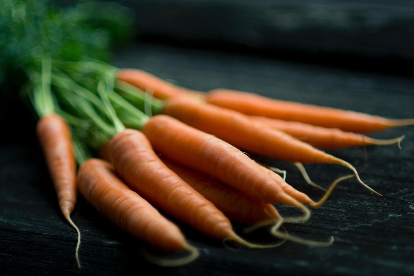 Es famosa por su alto contenido de beta-caroteno, un pigmento y carotenoide, que le otorga su color. Nuestro organismo puede convertir el betacaroteno en vitamina A. Este pigmento también es un antioxidante que puede proteger a las células de nuestro cuerpo del daño del envejecimiento causado por los radicales libres.