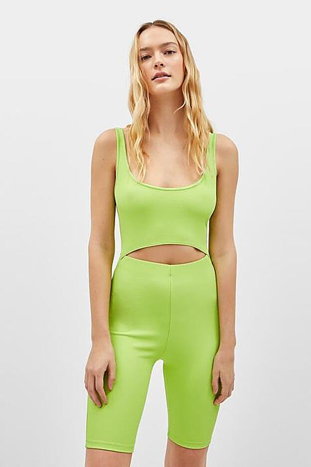Mono de canalé, en verde flúor, de Bershka.