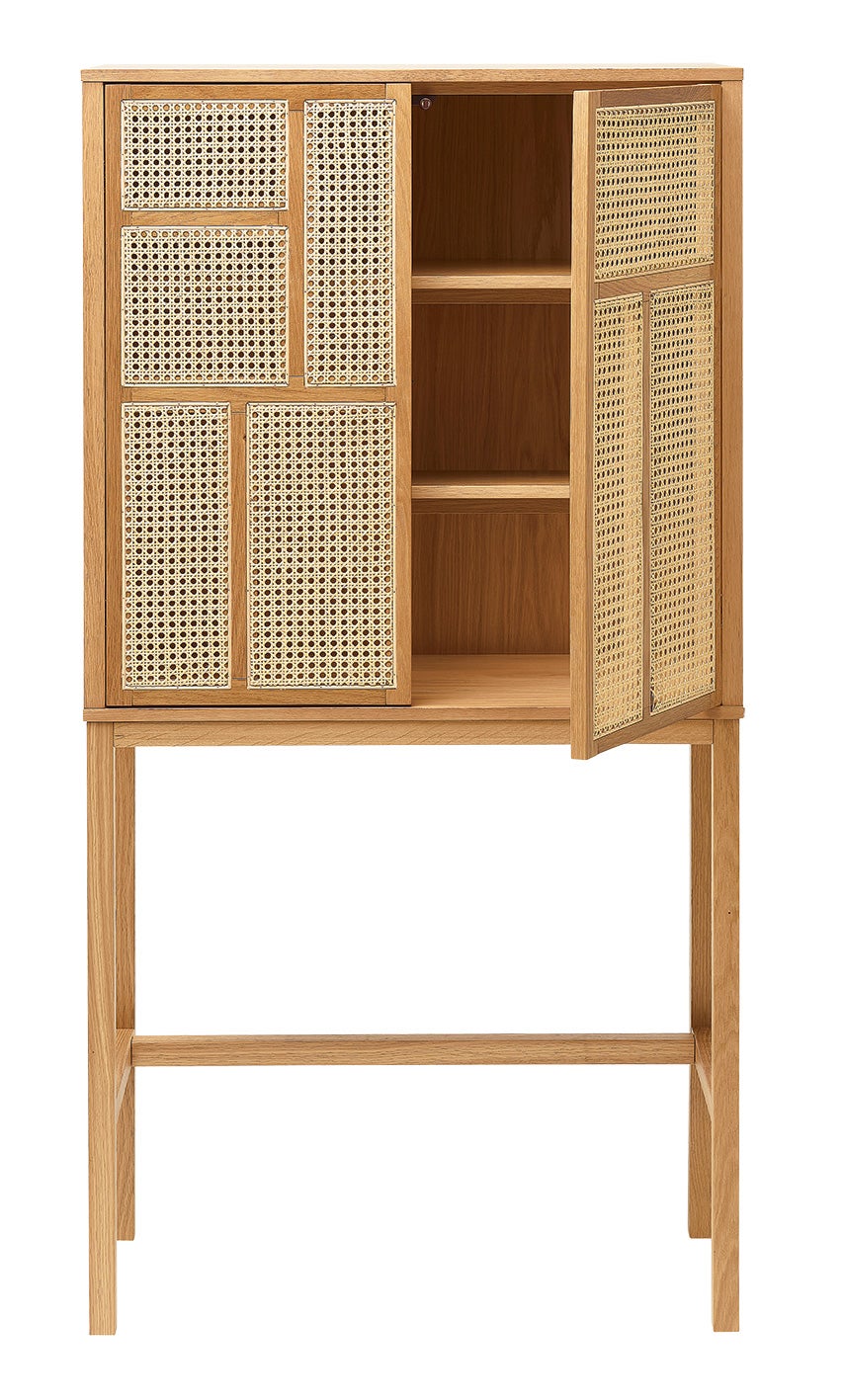 La colección Air, diseñada por Mathieu Gustafsson, está compuesta por armarios y aparadores en los que predomina la caña natural.